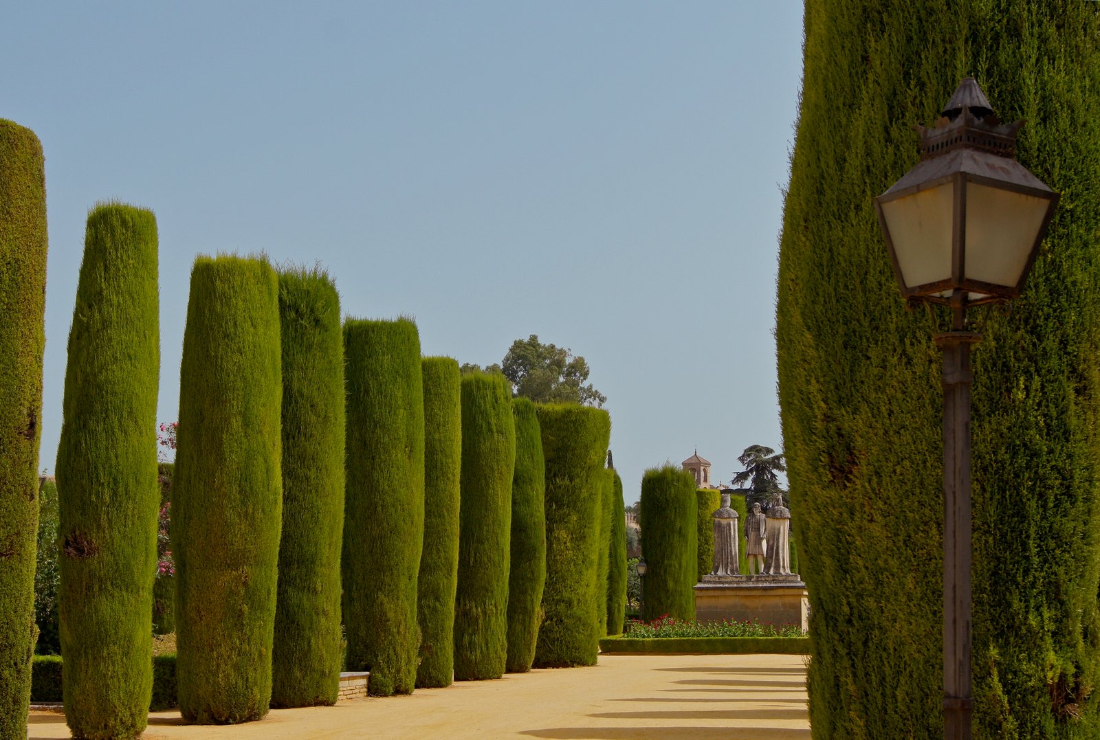 Fachada e torres do Alcázar de los Reyes Cristianos em Córdoba