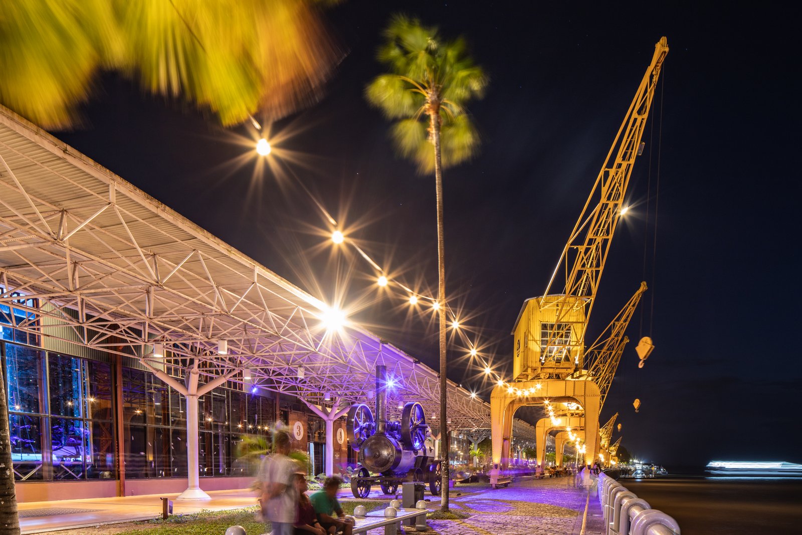 Estação das Docas iluminada à noite, em Belém do Pará, onde fica a Amazon Beer
