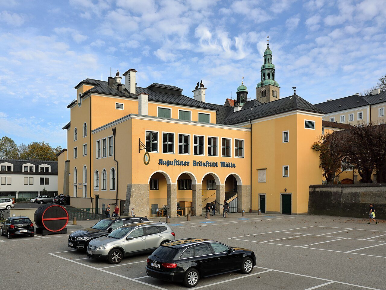 Prédio do mosteiro de Mülln, sede da cervejaria Augustiner Bräu, em Salzburgo