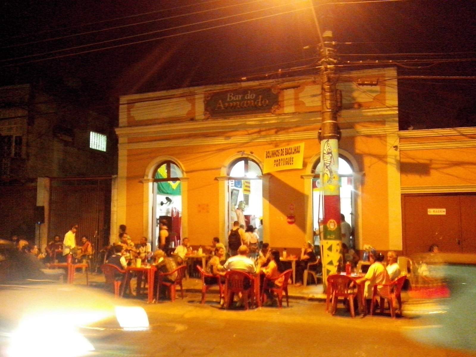 Fachada do tradicional Bar do Armando em Manaus