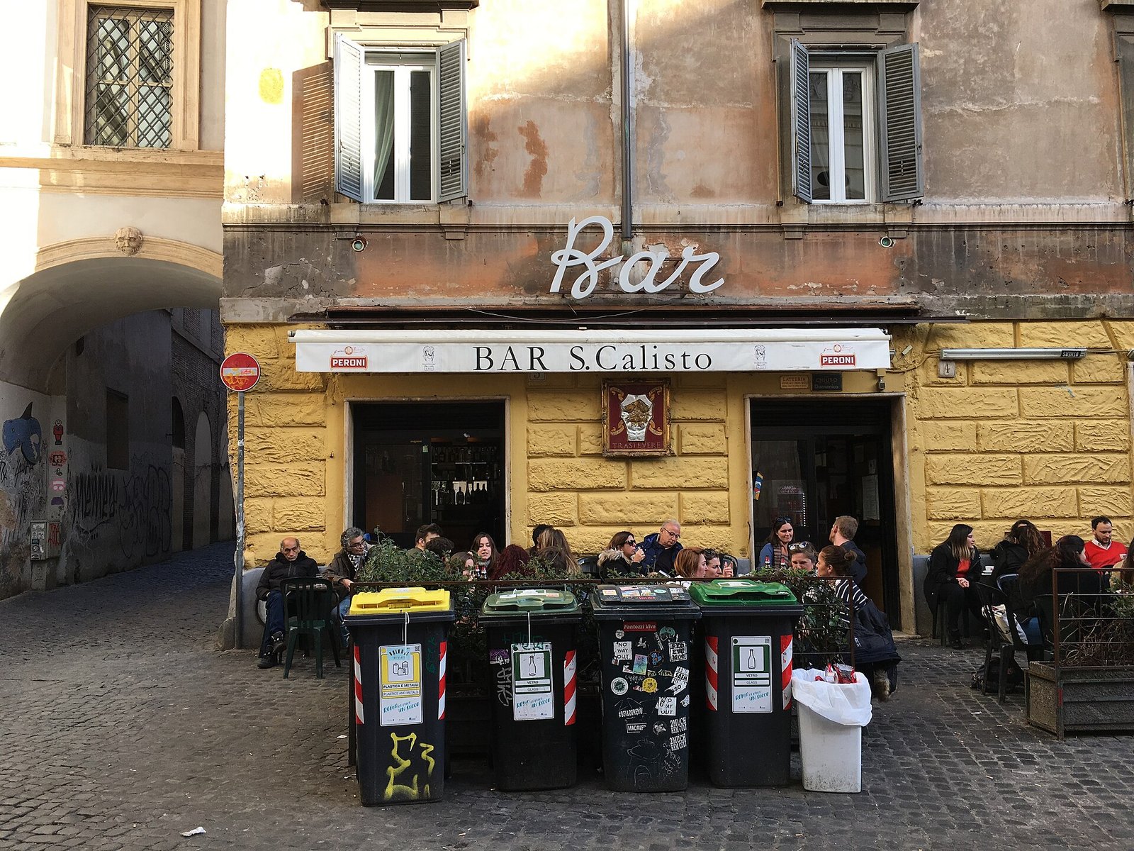 Fachada do Bar San Calisto em Trastevere, Roma