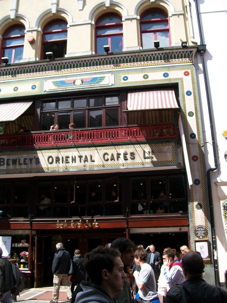Fachada do Bewley's Café na Grafton Street, em Dublin