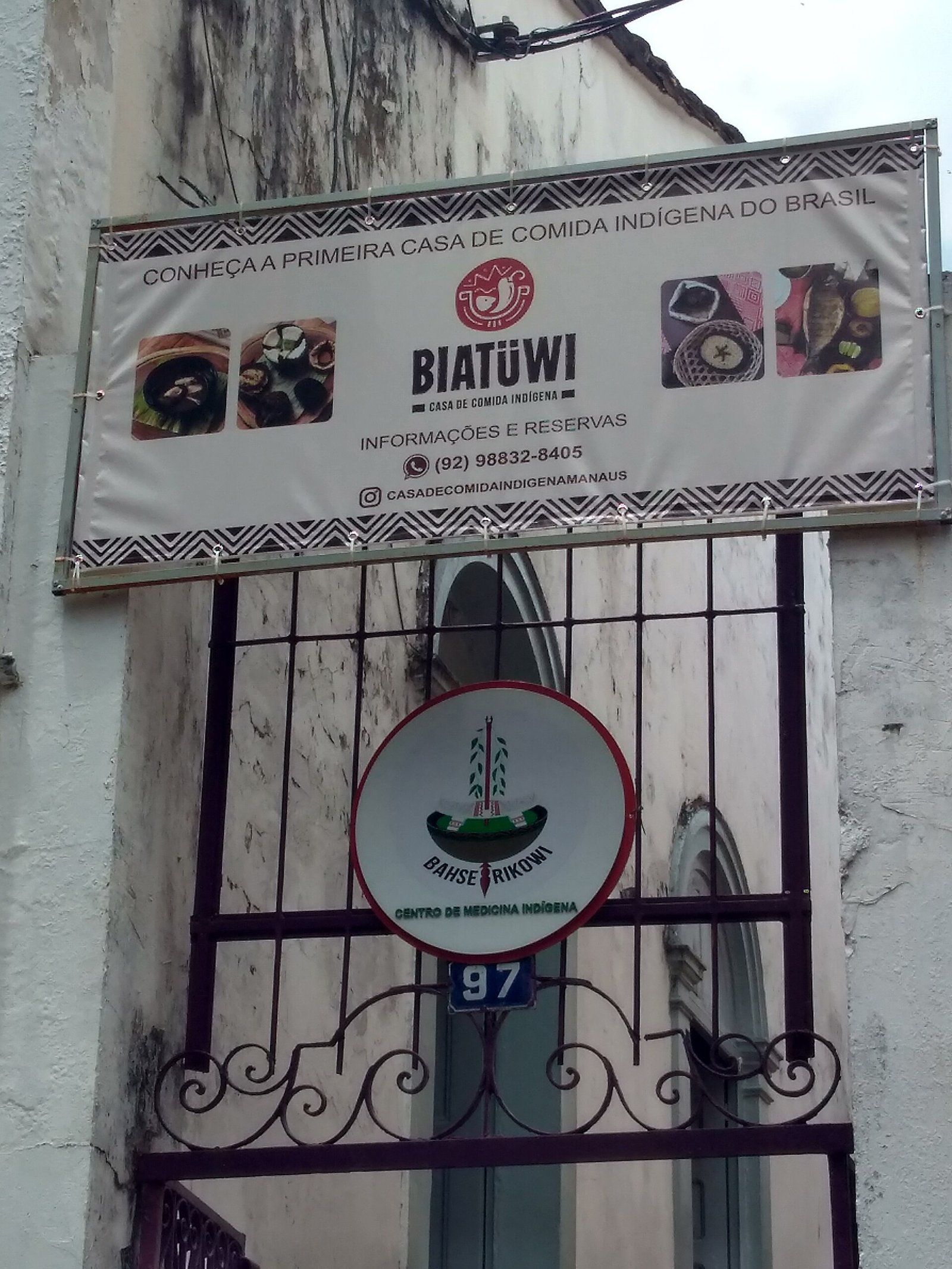 Fachada do restaurante Biatüwi, casa de comida indígena em Manaus