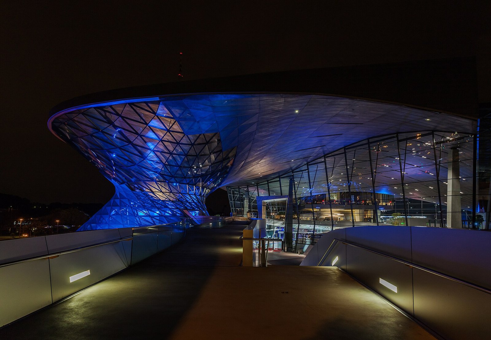 Fachada do complexo BMW Welt em Munique