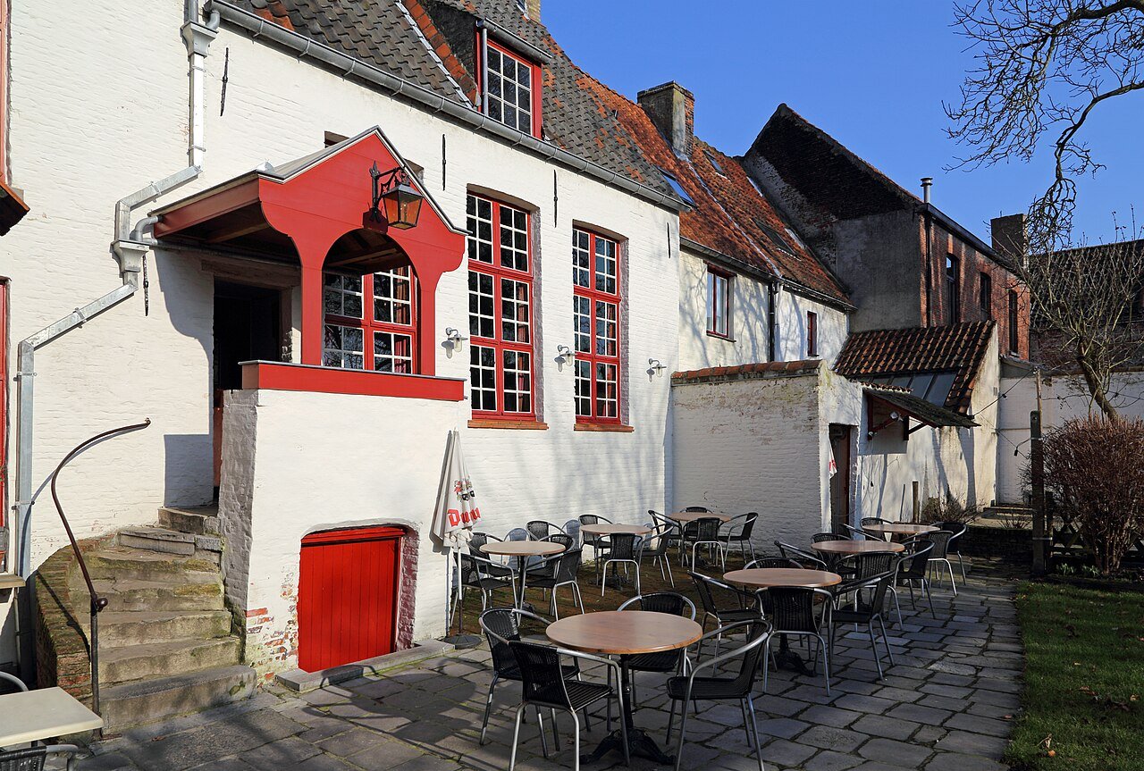 Fachada do Café Vlissinghe, na Blekersstraat, em Bruges