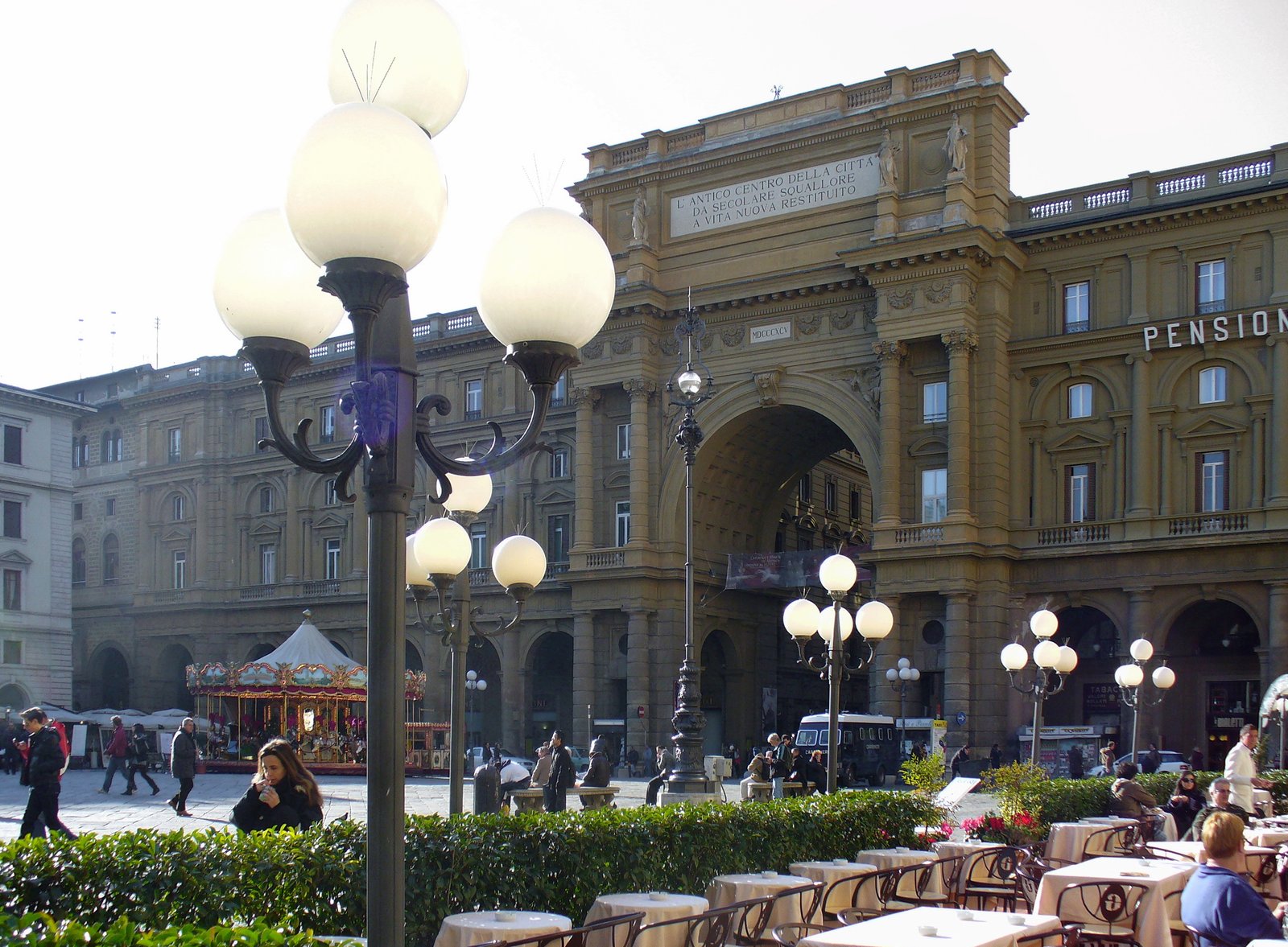 Fachada do Caffè Gilli na Piazza della Repubblica, em Florença