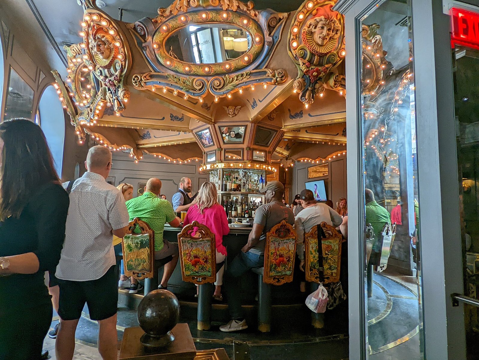 O balcão giratório do Carousel Bar, no Hotel Monteleone, em Nova Orleans