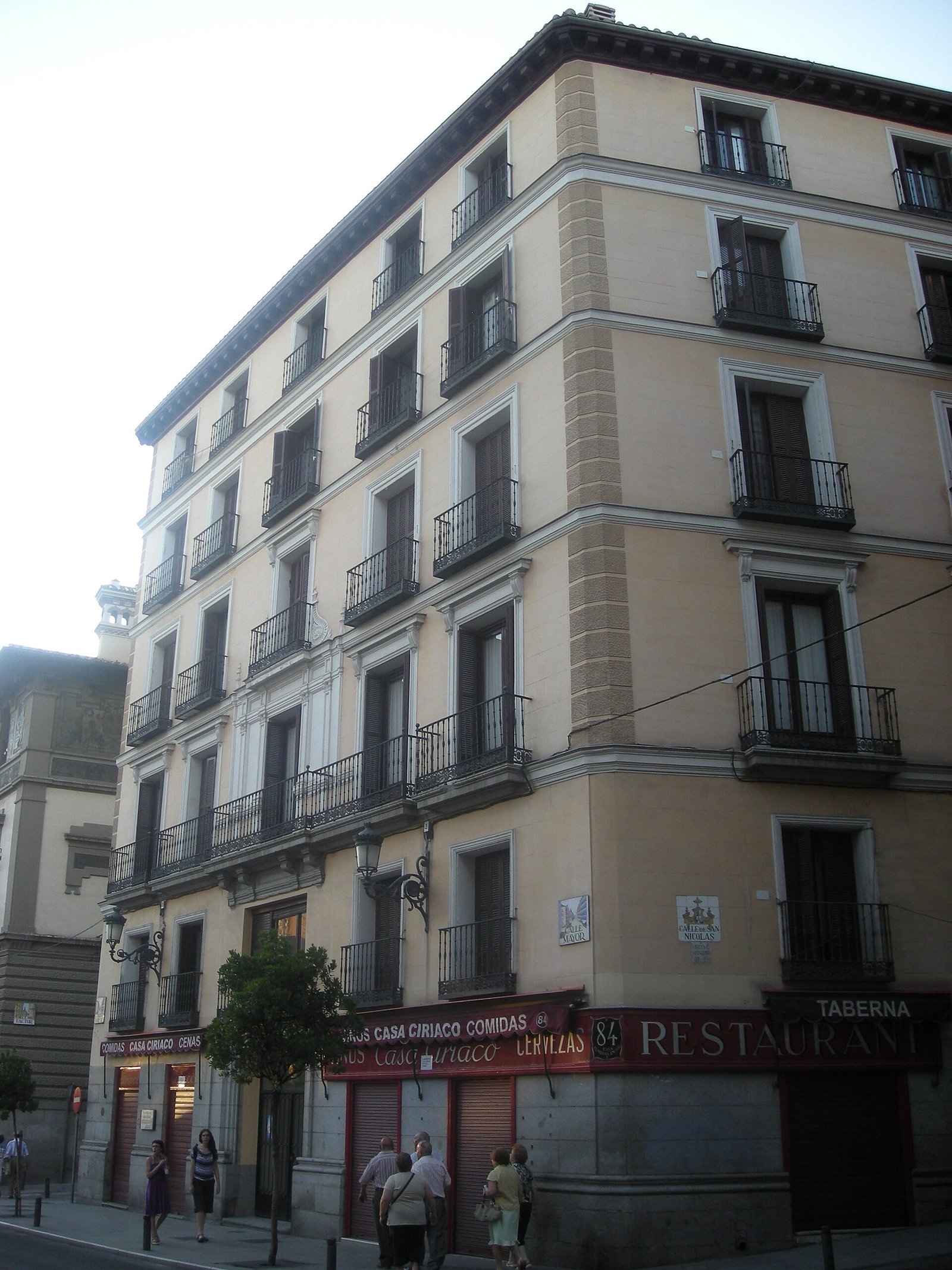 Prédio histórico da Casa Ciriaco na Calle Mayor, em Madri