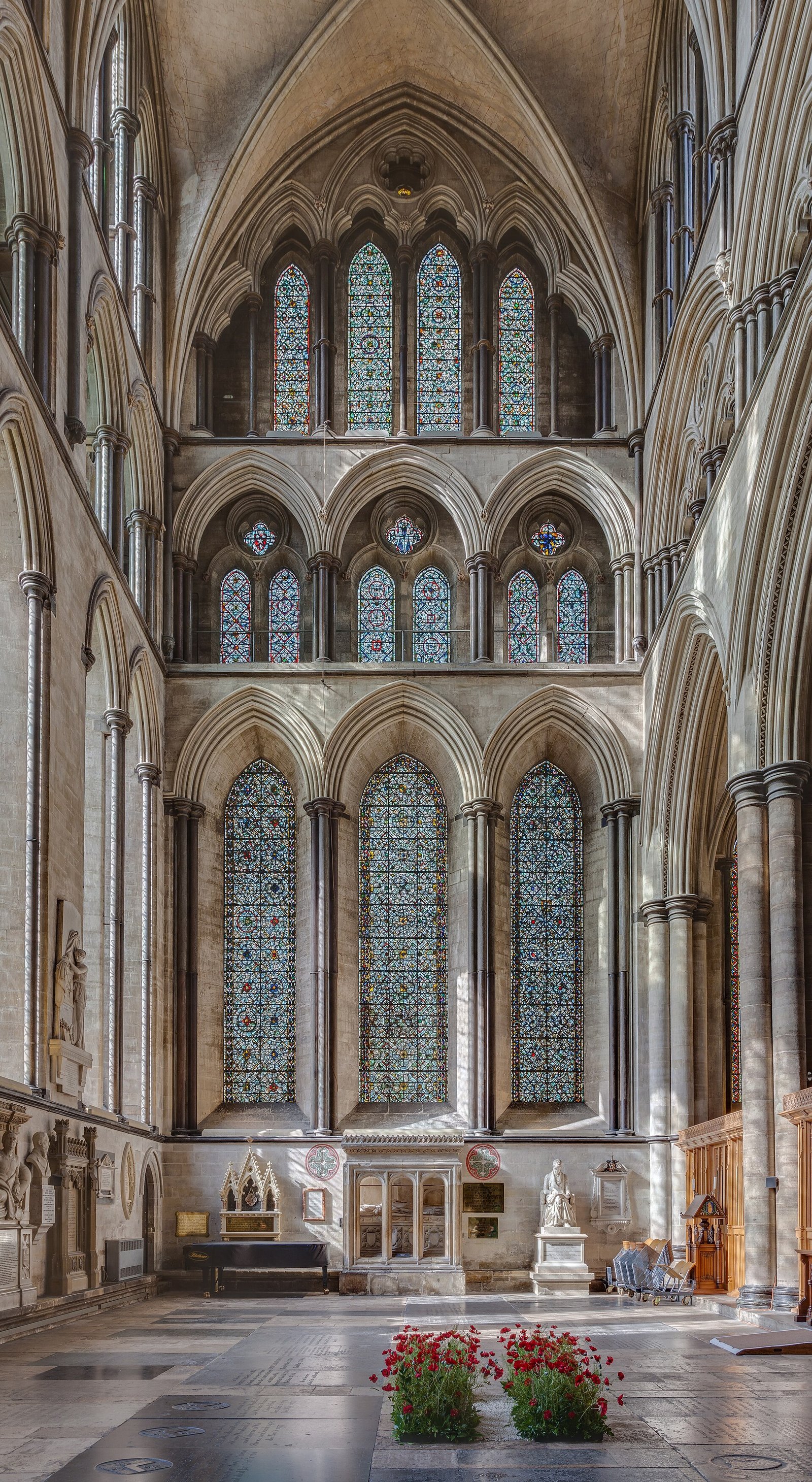 Fachada e torre da Catedral de Salisbury, em Wiltshire, na Inglaterra