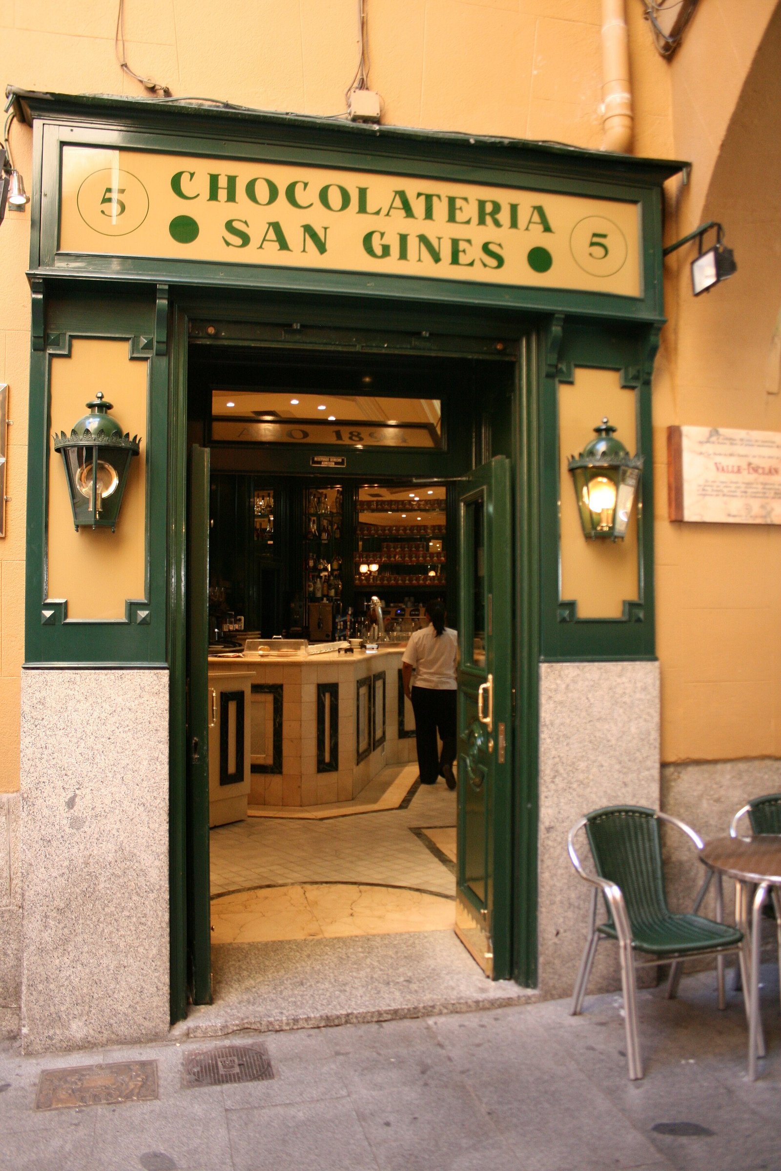 Fachada da Chocolatería San Ginés em Madri