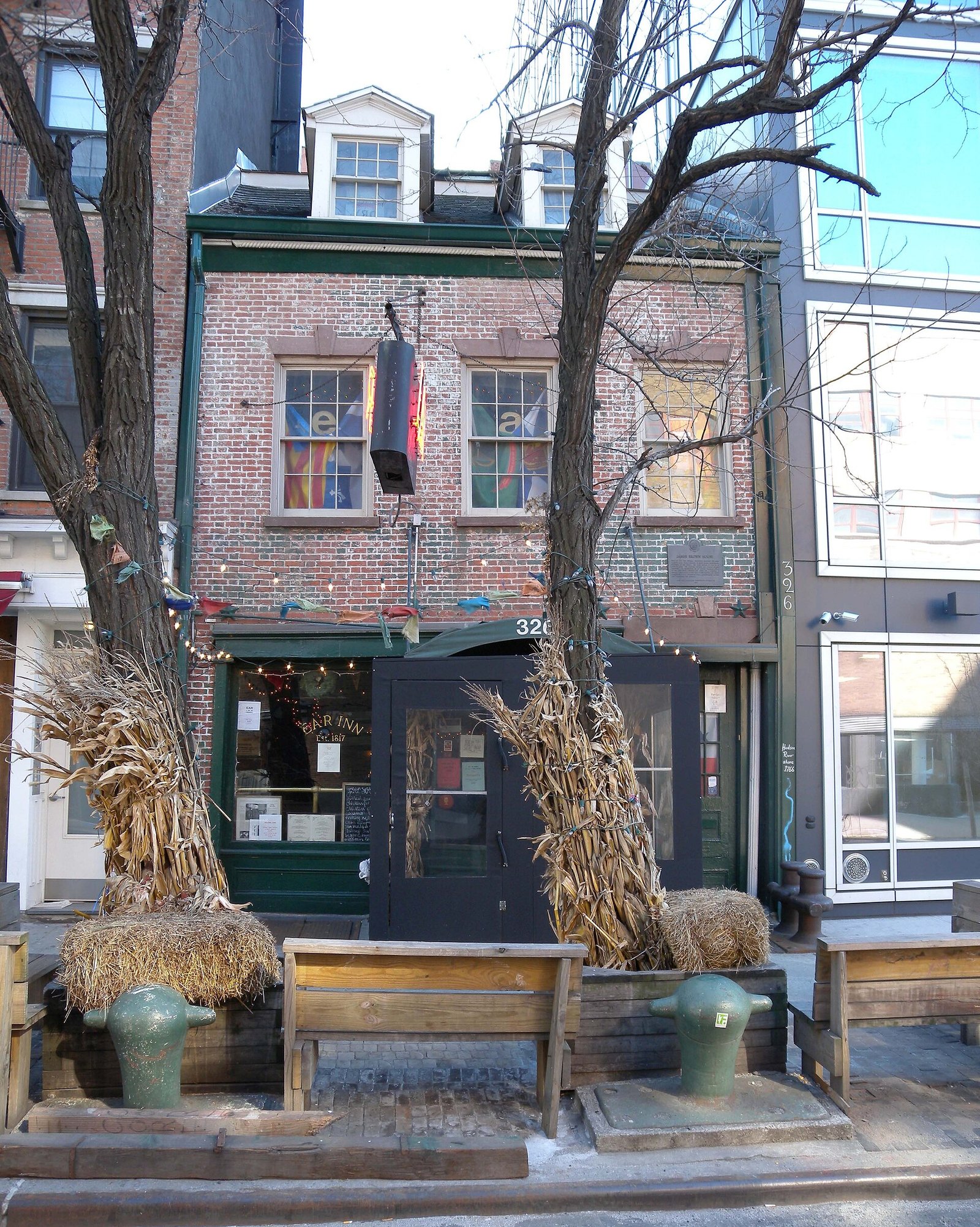 Fachada do Ear Inn no SoHo, Nova York
