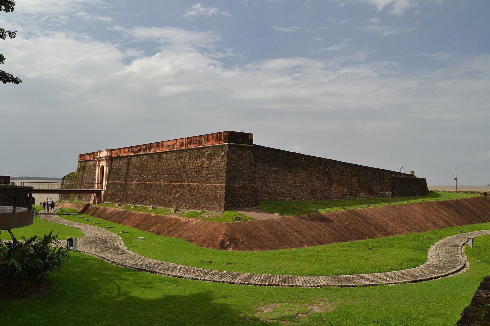 Vista externa do Forte do Presépio (Forte do Castelo) em Belém, Pará