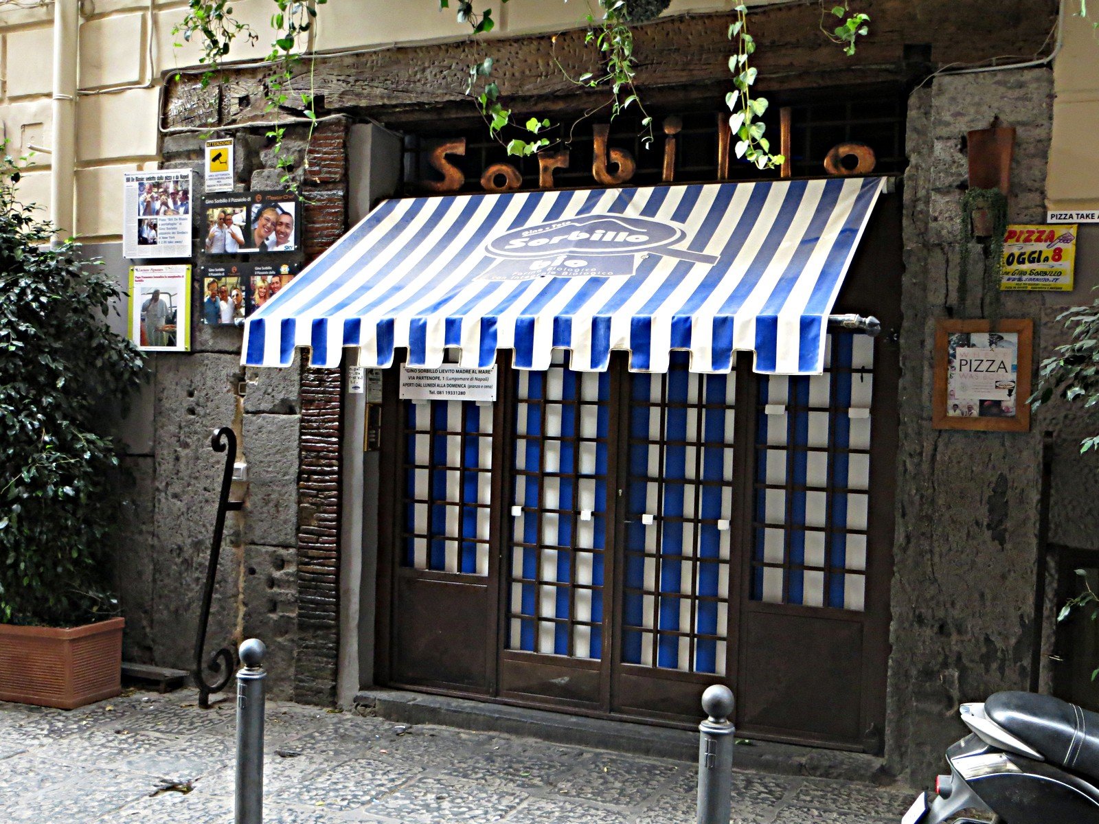 Pizzaria Gino Sorbillo na Via dei Tribunali