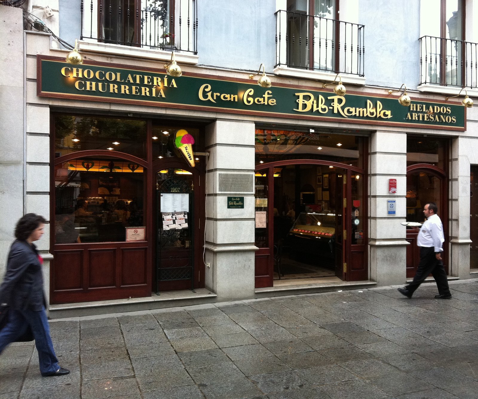 Fachada do Gran Café Bib-Rambla na Plaza Bib-Rambla, em Granada