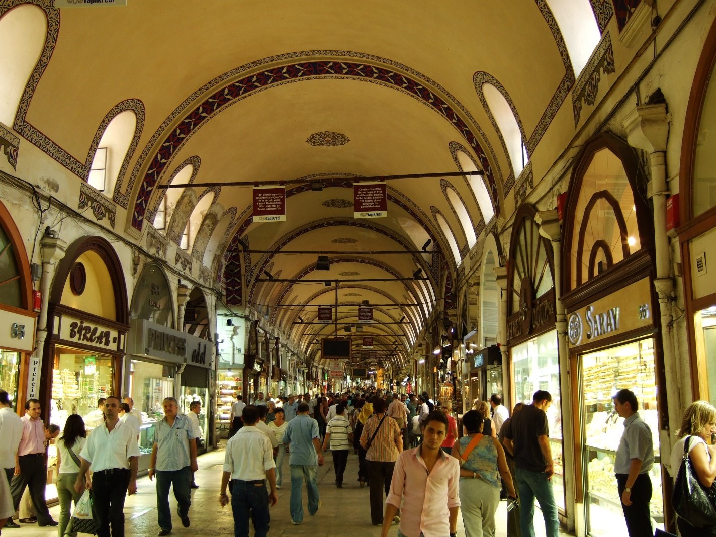 Corredor interno do Grande Bazar de Istambul