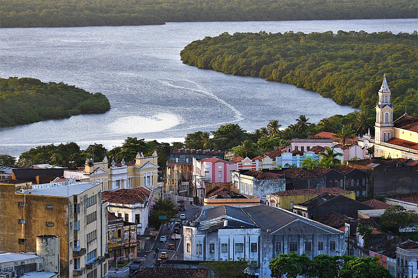 Vista do Centro Histórico de João Pessoa, com casarões e arquitetura colonial