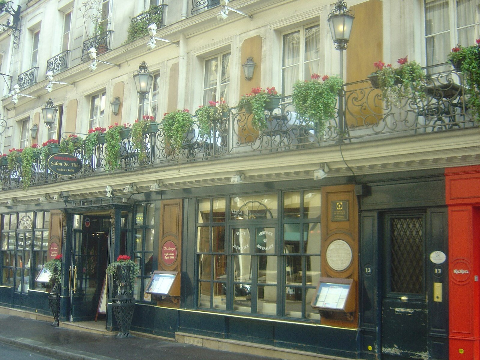 Fachada histórica do restaurante Le Procope em Paris