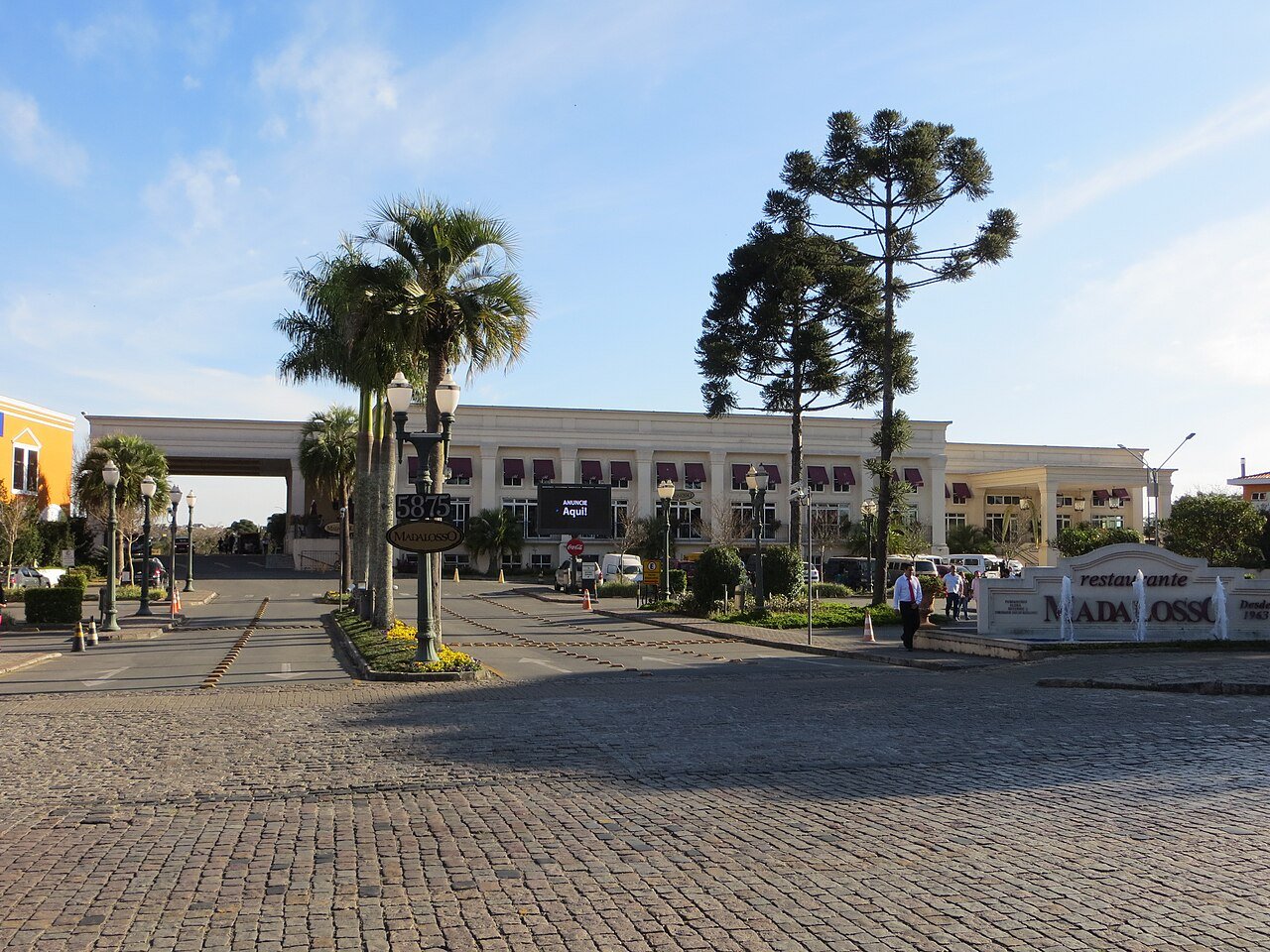 Fachada do Restaurante Madalosso, em Santa Felicidade, Curitiba