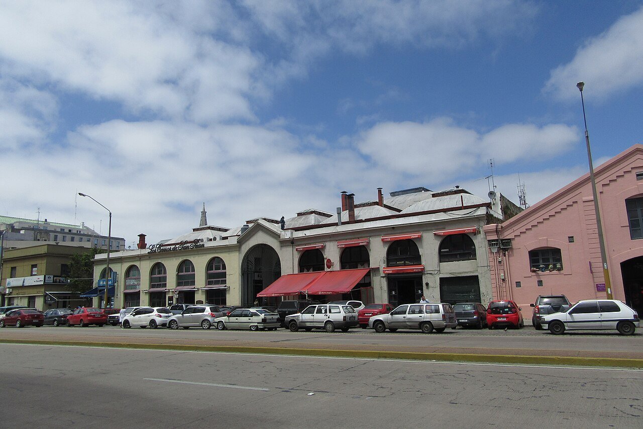 Fachada do Mercado del Puerto, na Ciudad Vieja de Montevidéu
