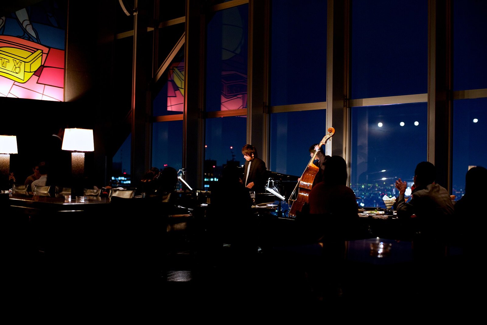 New York Bar no Park Hyatt Tokyo, com vista noturna da cidade