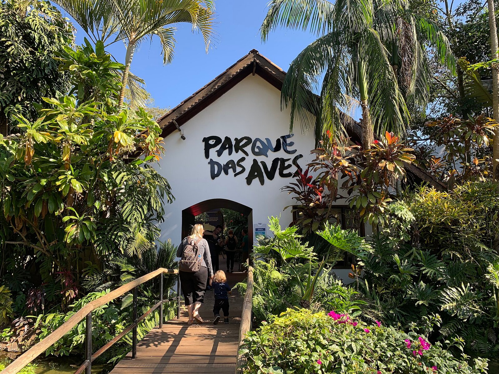 Viveiro com aves no Parque das Aves, em Foz do Iguaçu
