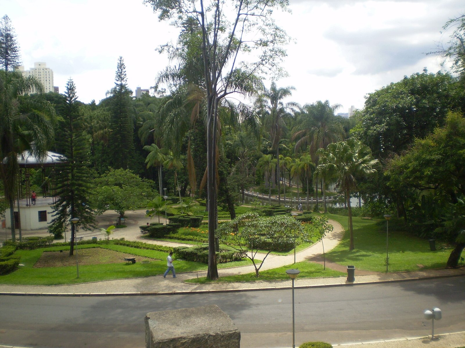 Vista do Parque Municipal Américo Renné Giannetti em Belo Horizonte