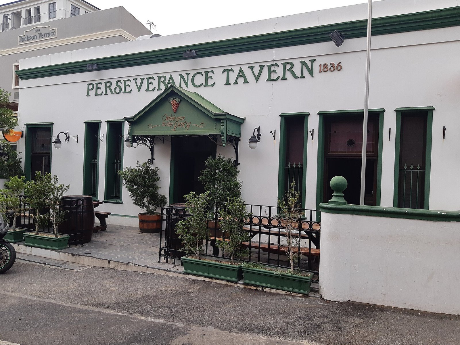 Fachada do Perseverance Tavern na Buitenkant Street, Cidade do Cabo