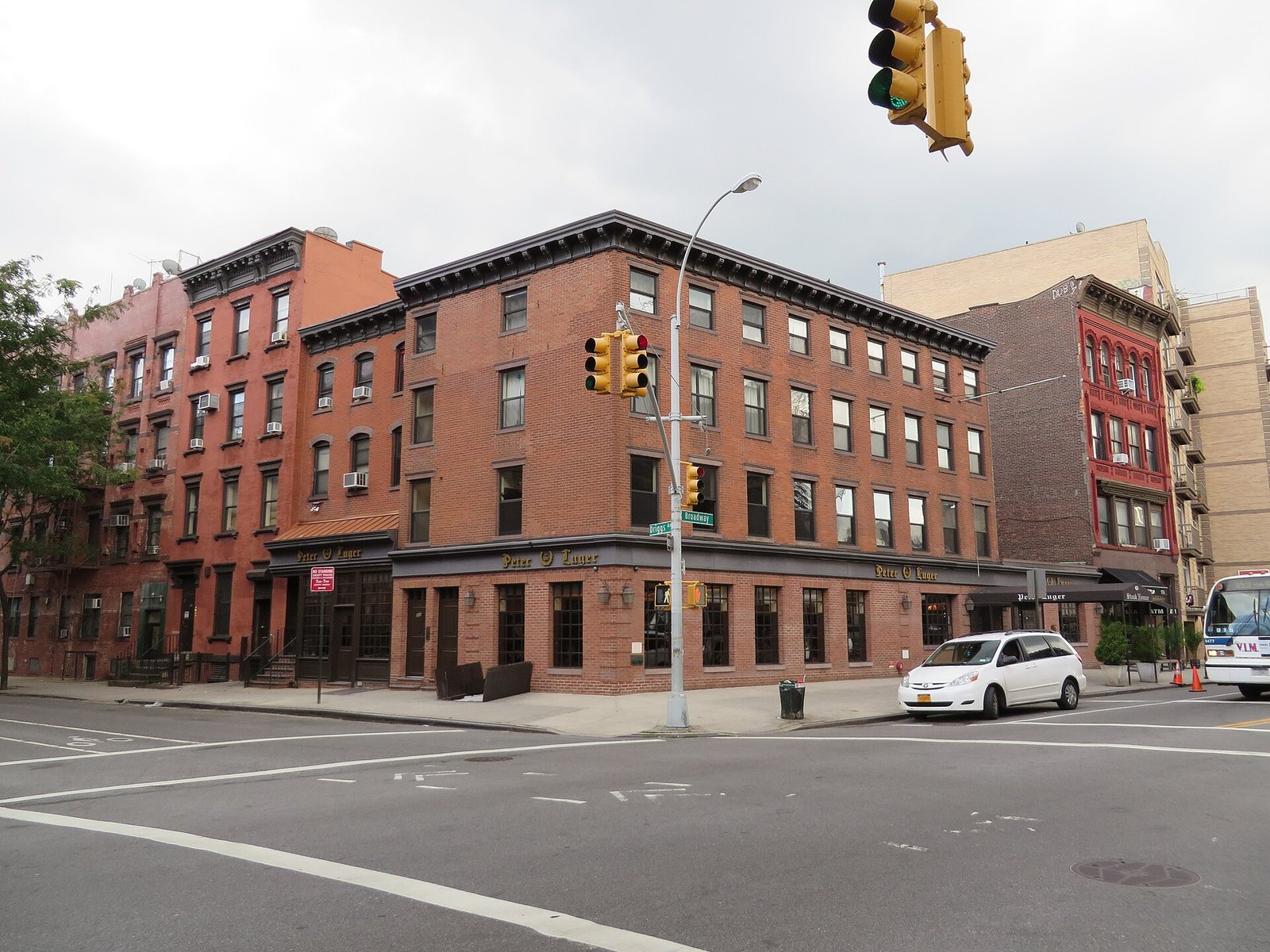 Fachada do Peter Luger Steak House em Williamsburg, Brooklyn