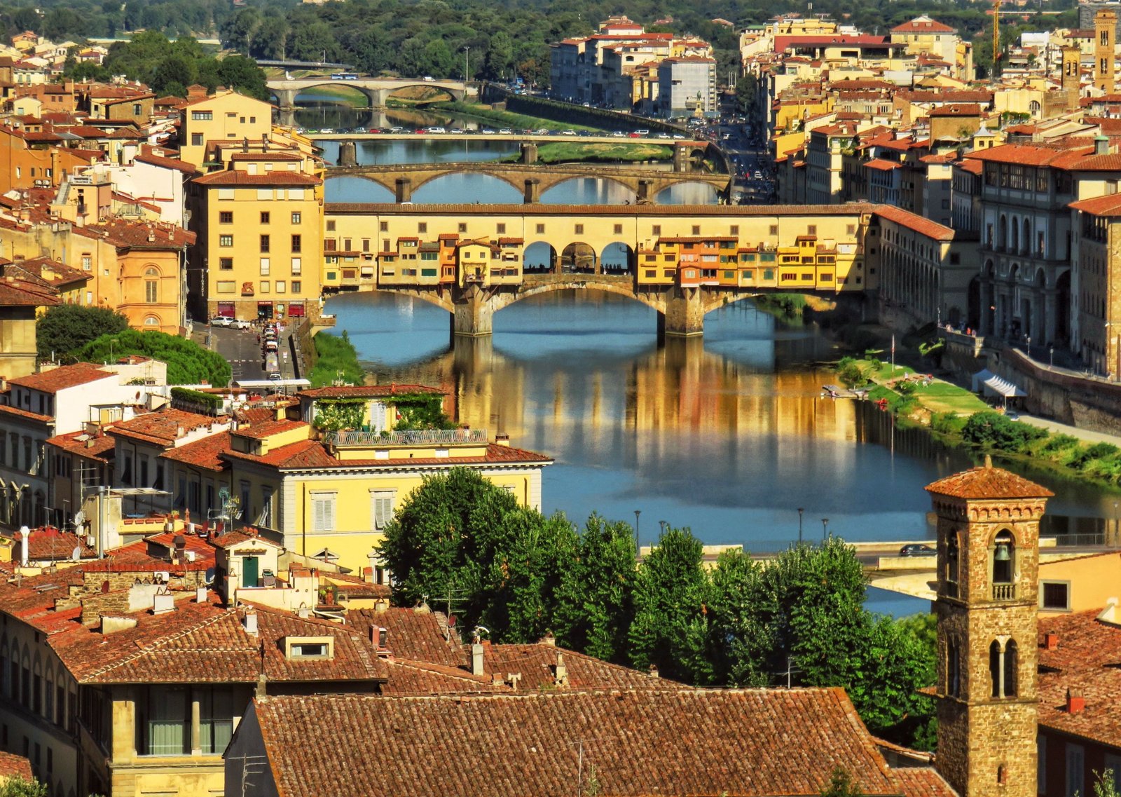 Ponte Vecchio e parte do Corredor Vasari, em Florença