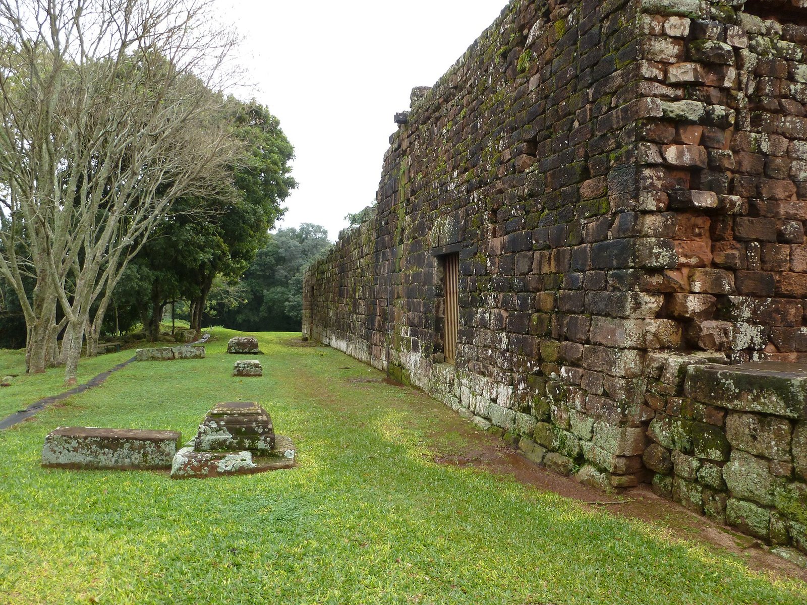 Ruínas da igreja jesuítica de São Miguel Arcanjo, em São Miguel das Missões, Rio Grande do Sul