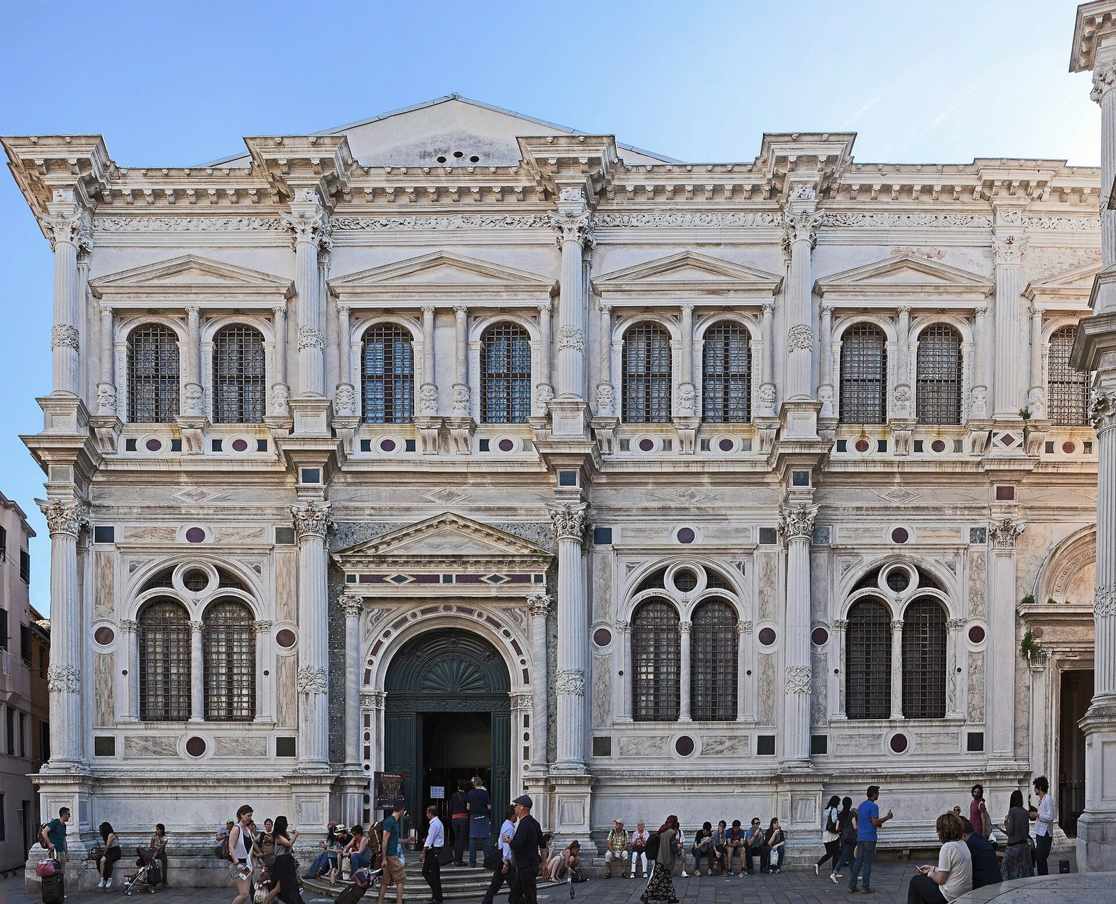 Fachada da Scuola Grande di San Rocco em Veneza