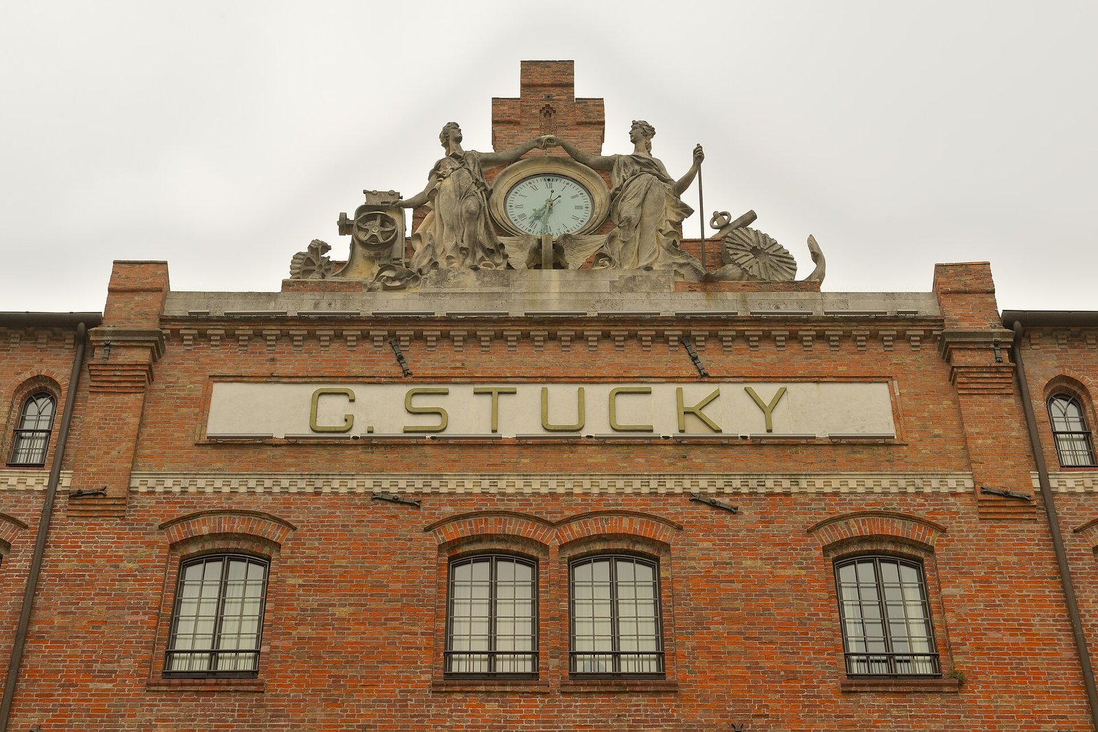 Fachada do Molino Stucky, na ilha da Giudecca, sede do Skyline Rooftop Bar