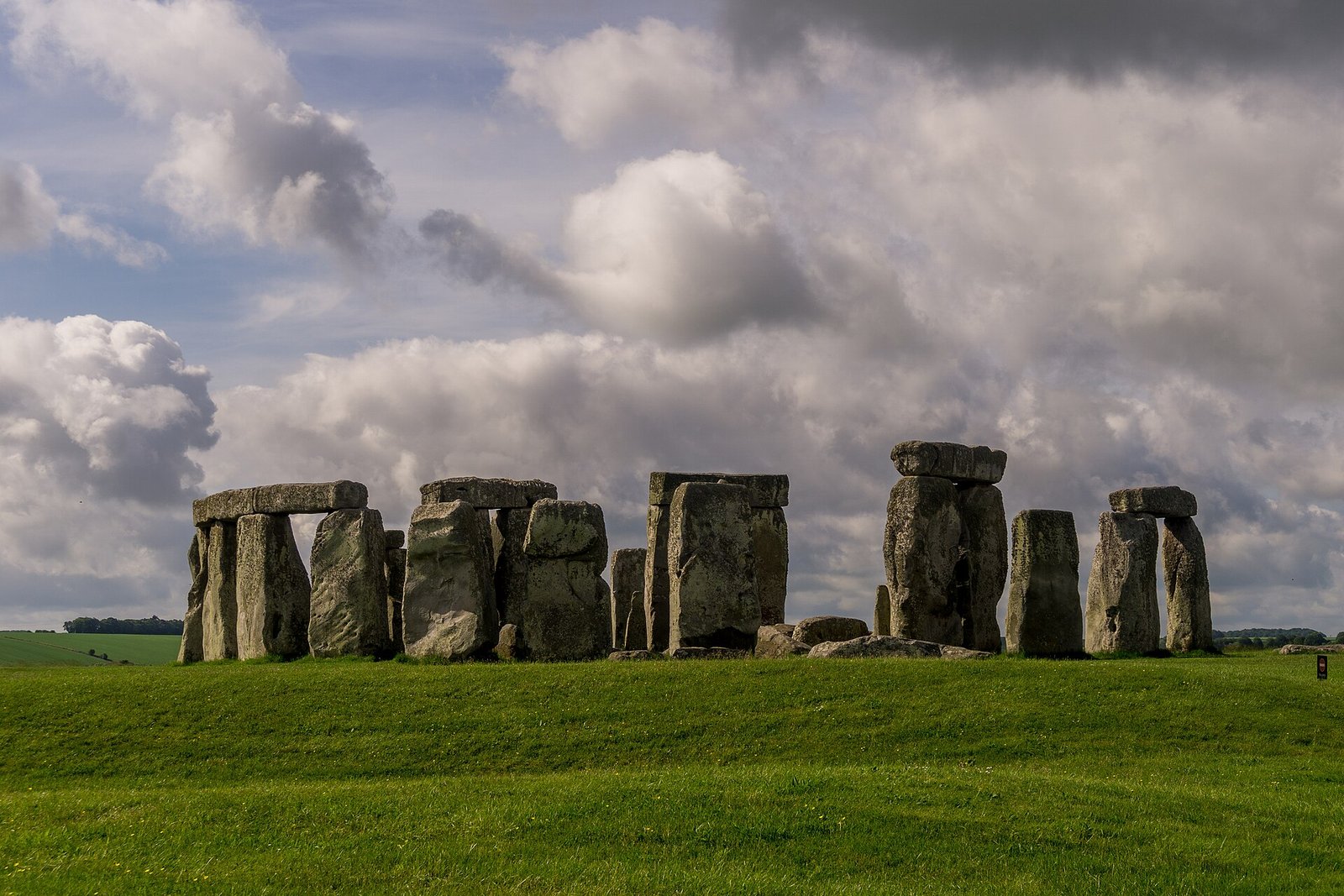 Vista do círculo de pedras de Stonehenge na planície de Salisbury, na Inglaterra