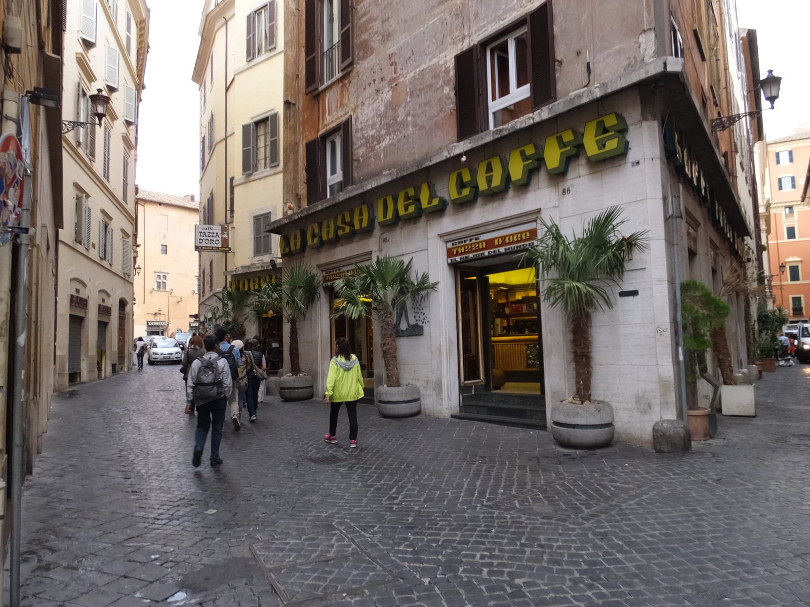 Fachada da cafeteria Tazza d'Oro em Roma