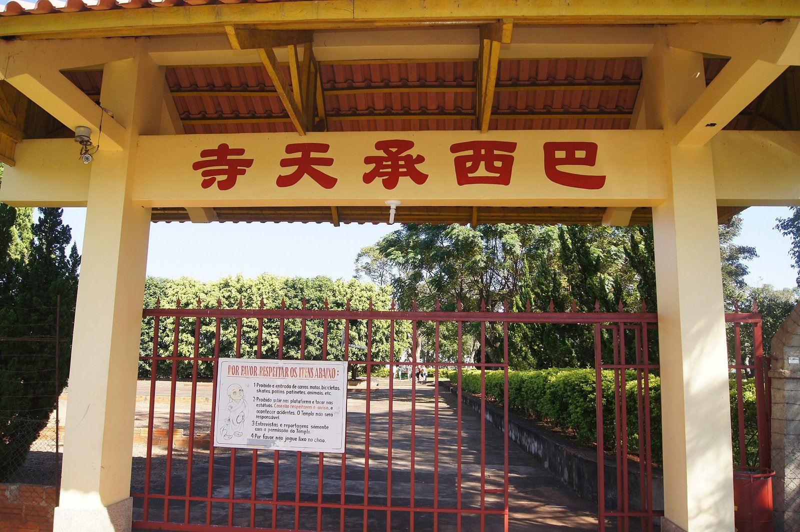 Fachada do Templo Budista Chen Tien, em Foz do Iguaçu