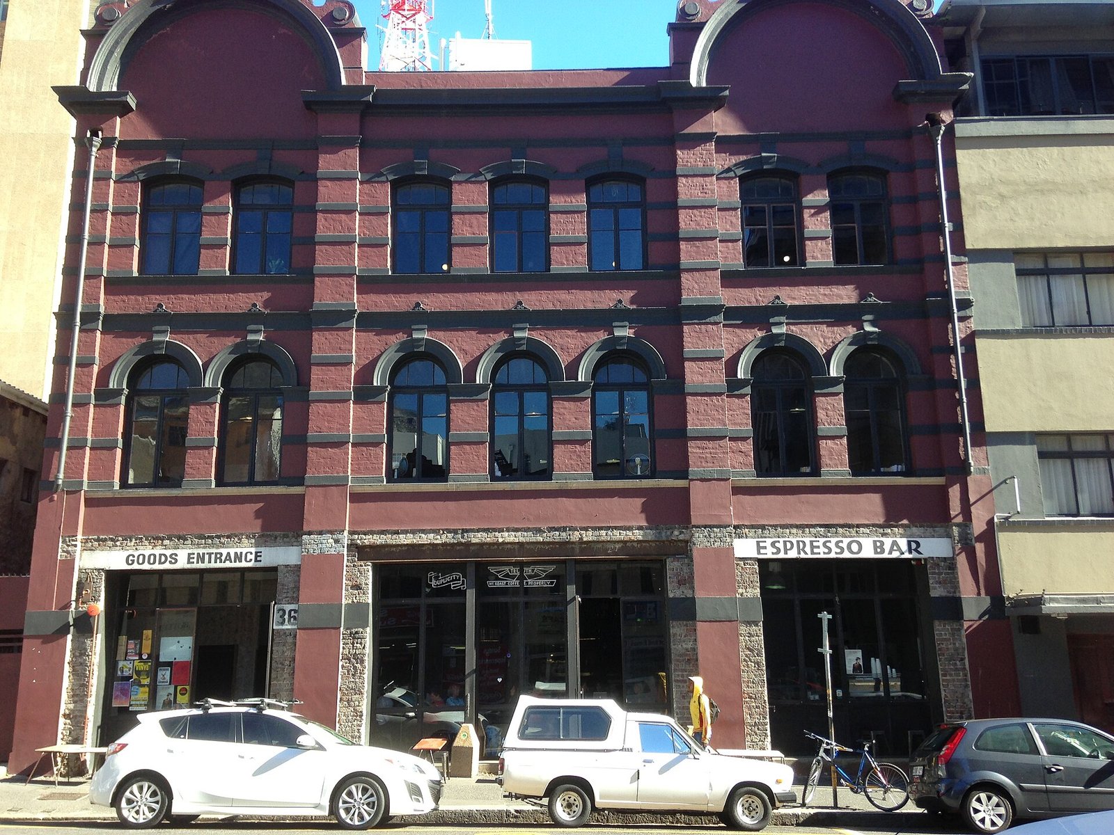 Fachada histórica do prédio da Truth Coffee na Buitenkant Street, Cidade do Cabo