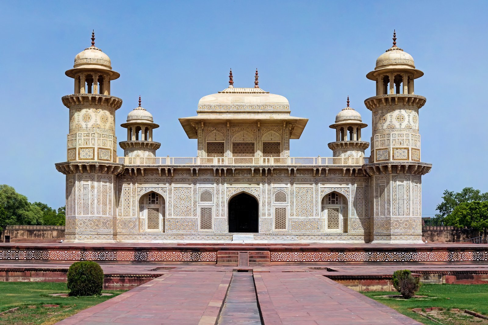 Fachada de mármore branco do Túmulo de Itmad-ud-Daulah, em Agra