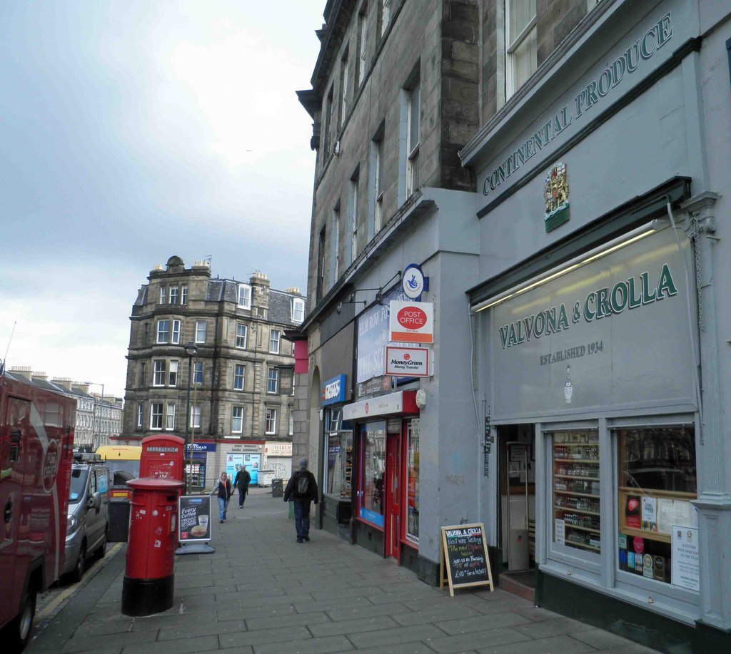 A fachada da Valvona & Crolla, na Elm Row, em Edimburgo