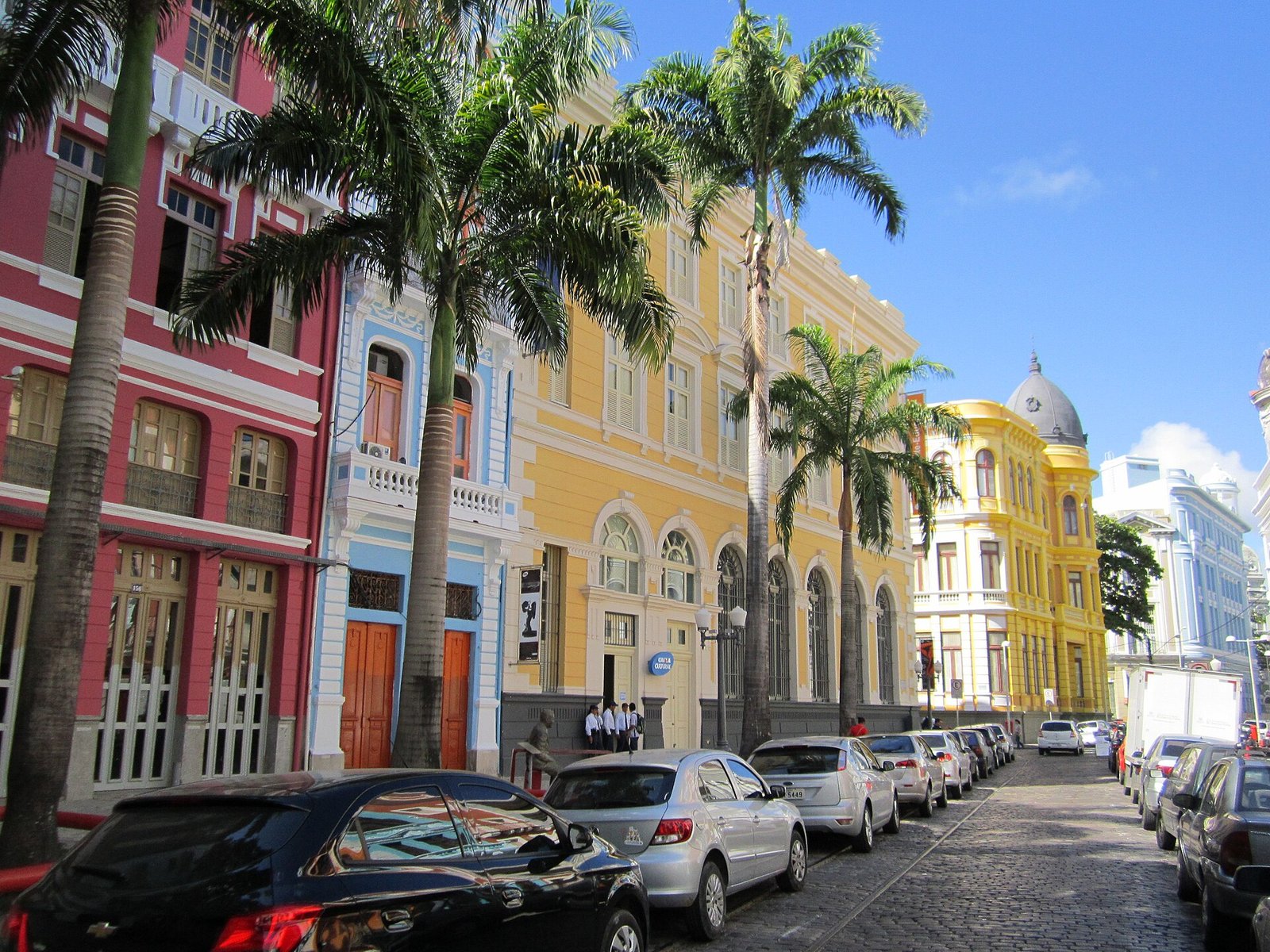 Sobrados coloniais coloridos da Rua do Bom Jesus, no Recife Antigo, onde fica a Venda do Bom Jesus
