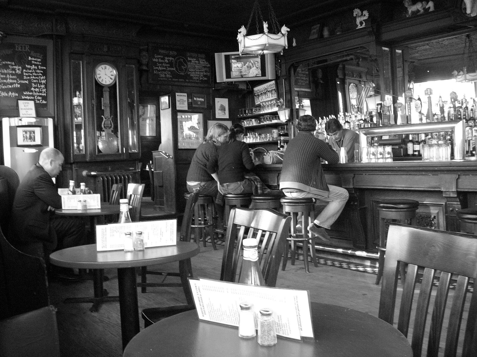 Fachada do White Horse Tavern no West Village, Nova York
