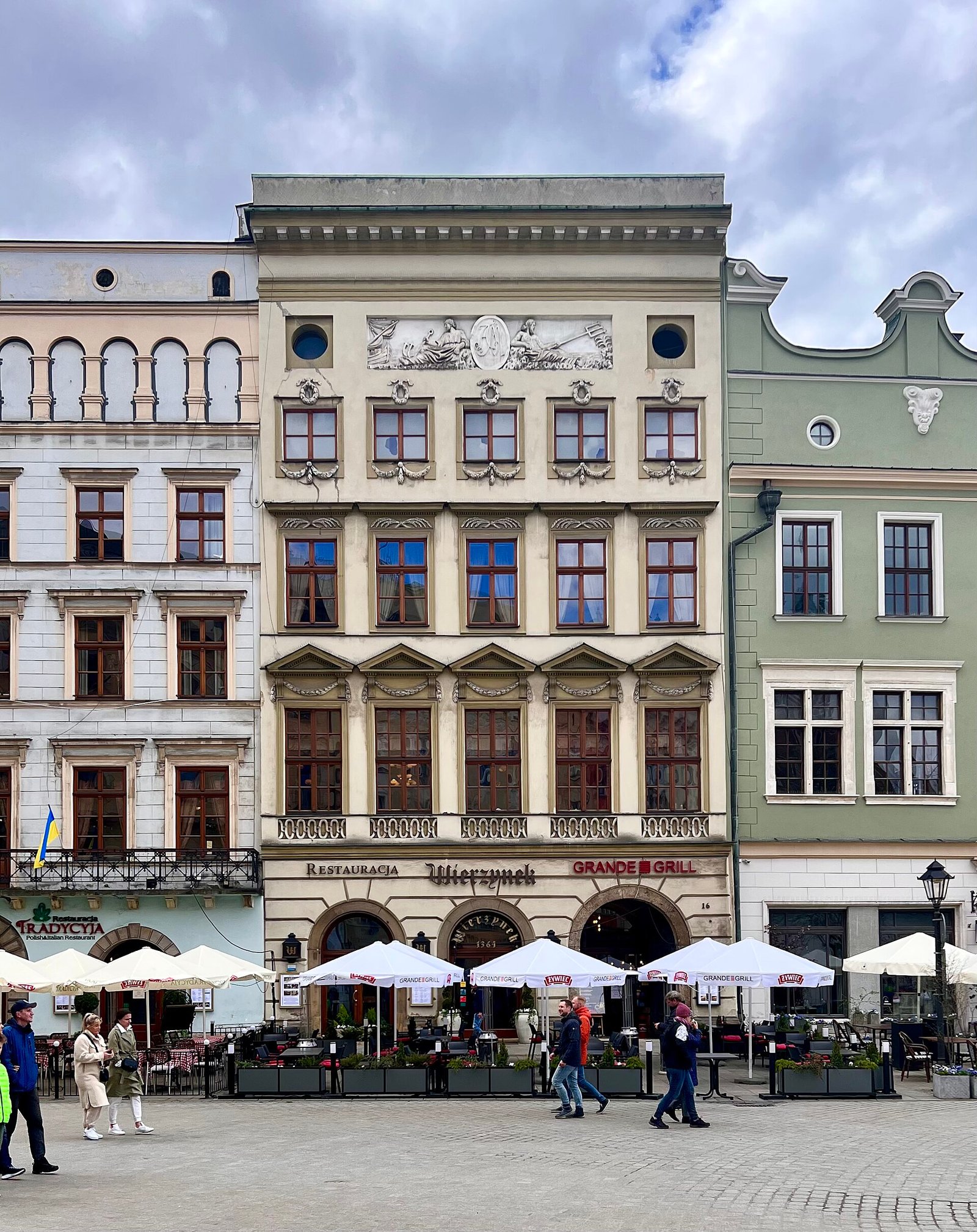 Fachada do restaurante Wierzynek na Praça Principal de Cracóvia